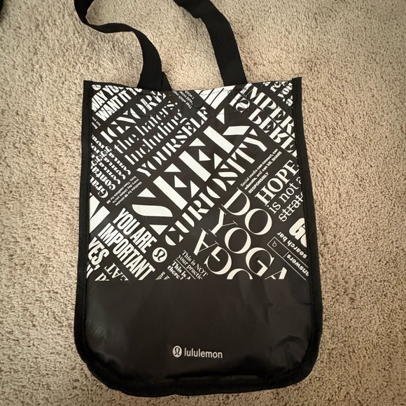 lululemon athletica Black and White Reusable bag Collection - Picture 2 of 6